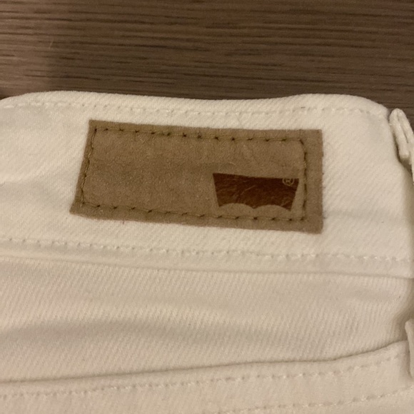 Levi’s White Jeans (Size 25) - Picture 4 of 5